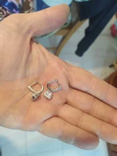 2CT Moissanite Huggie Hoop Earring photo review