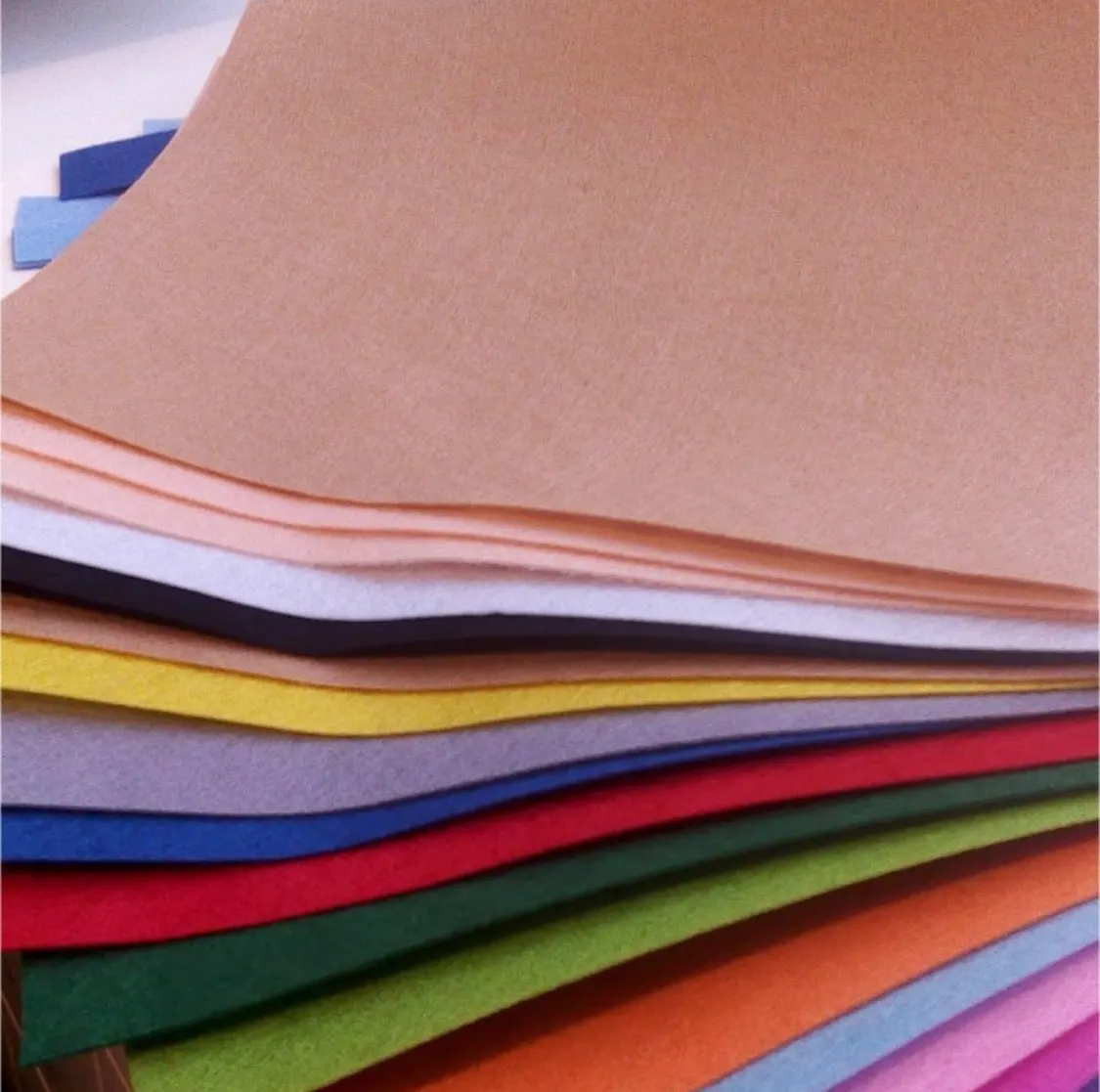 Ткань похожая на фетр. Стоимость фетра для рукоделия за 1 лист. Стоять фетром что значит. Мягкий фетр. Фетр мягкий набор.