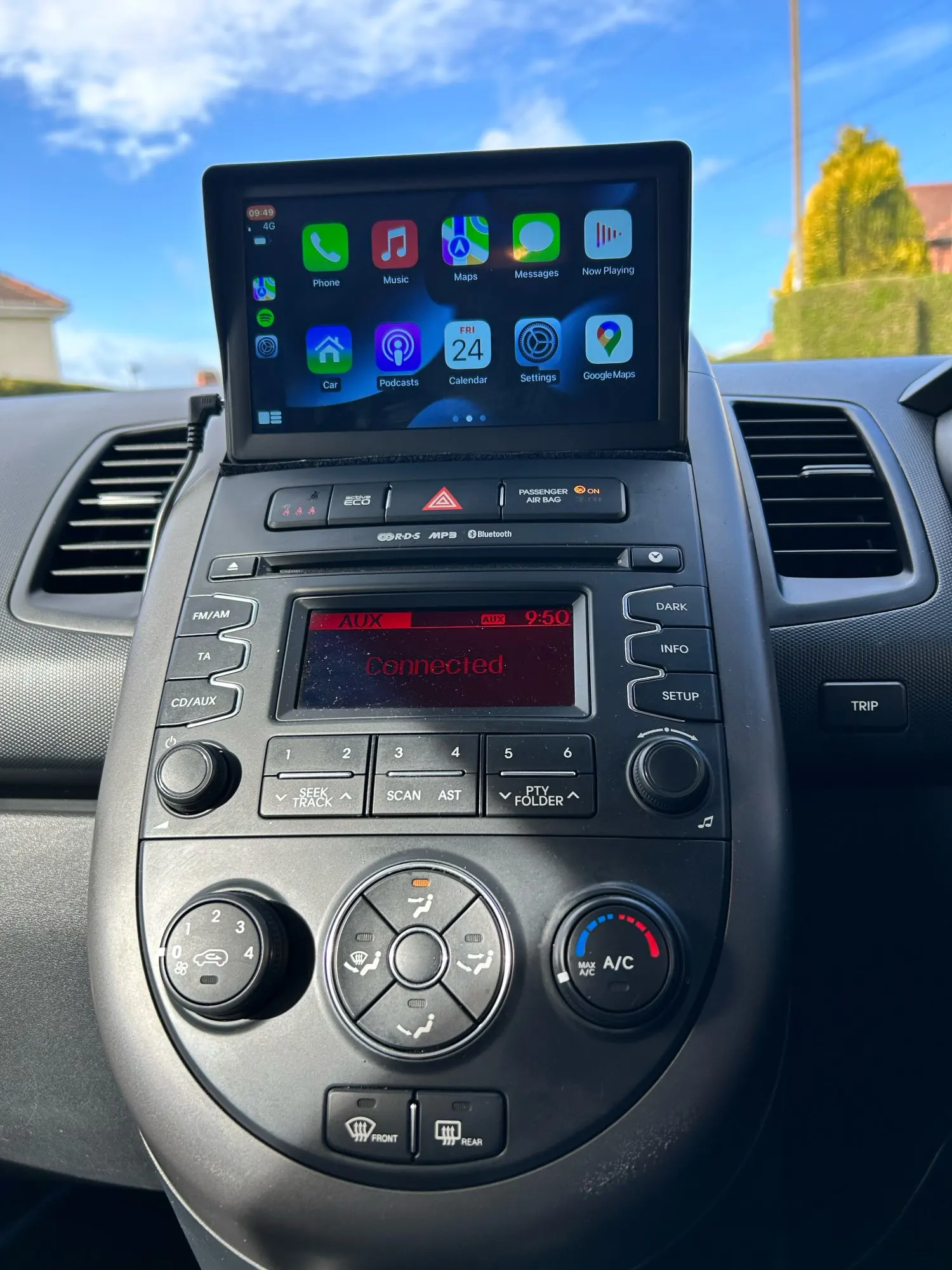 CarPlayPro Universal 7Inch CarPlay System+Free Reversing Camera!