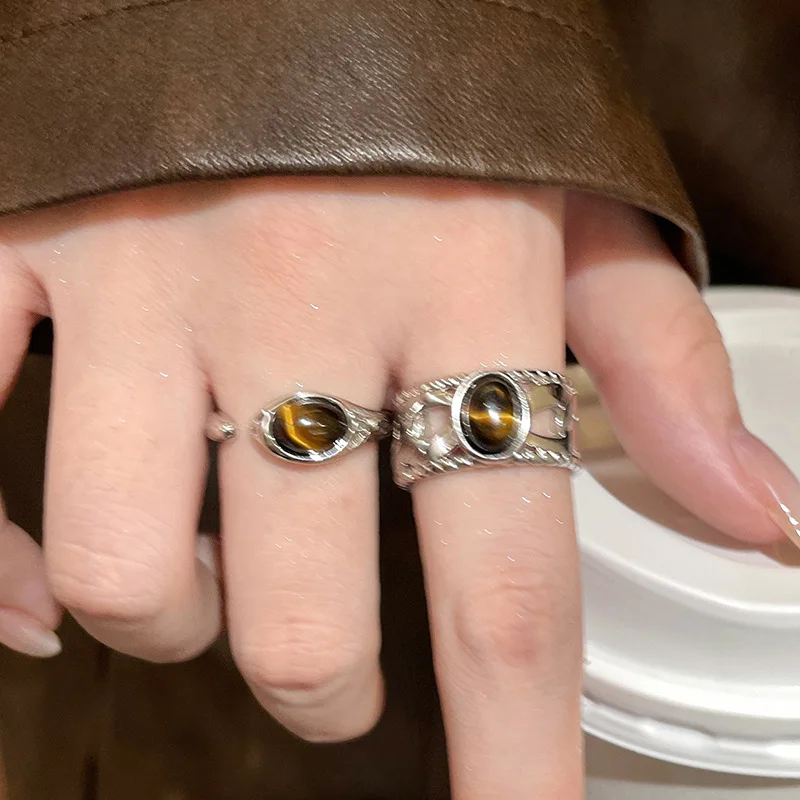Anillo ojo de tigre ajustable plateado