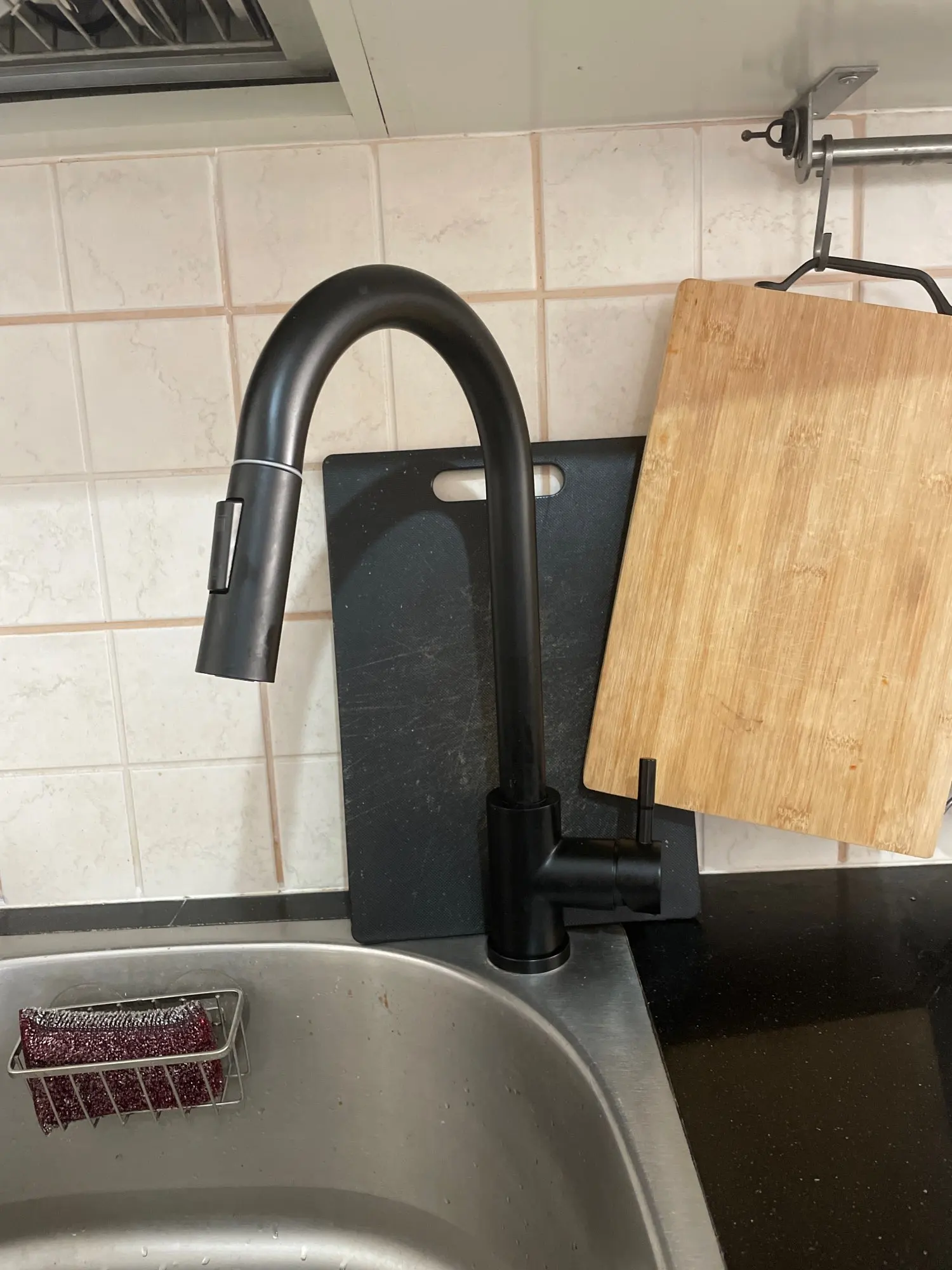 Jet Black Flex Flow: Sleek 2-in-1 Kitchen Faucet with Pull-Out Sprayer and Stream Modes photo review