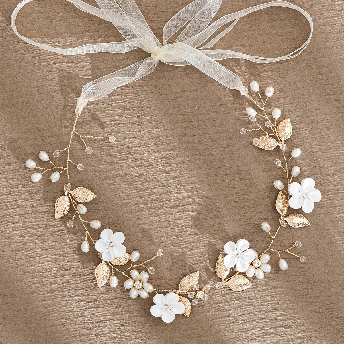 Miallo Boho Handgefertigtes Braut-Kopfschmuckstück - Polymer-Blumen & Perlen Haarkranz mit Band Goldene Haaraccessoires für Hochzeitsgäste – Detail 9