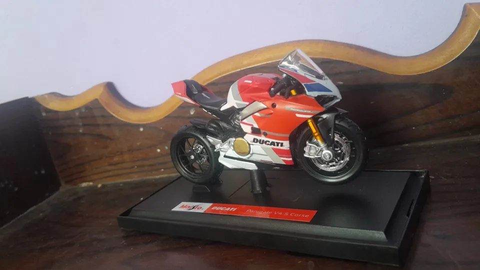 Maisto Ducati Panigale V4 S Corse 1:18 Scale Alloy Motorcycle Diecast Model Collectible Grade Gift Toy photo review