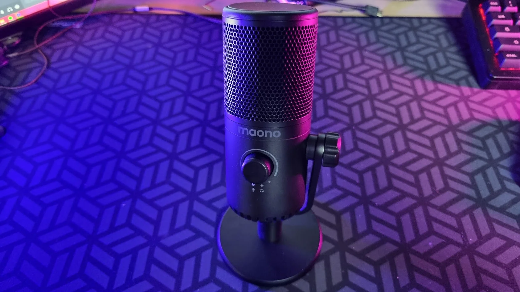 Maono USB Gaming Microphone With Type C Adapter For Phone PC Breath Light Zero Latency Monitoring For Podcasting Streaming DM30 photo review