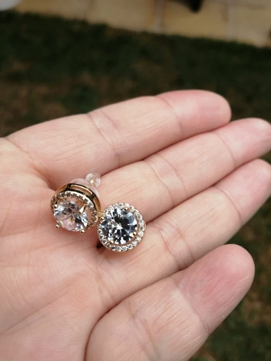 Luxury Crystal White Zircon Stud Earrings photo review