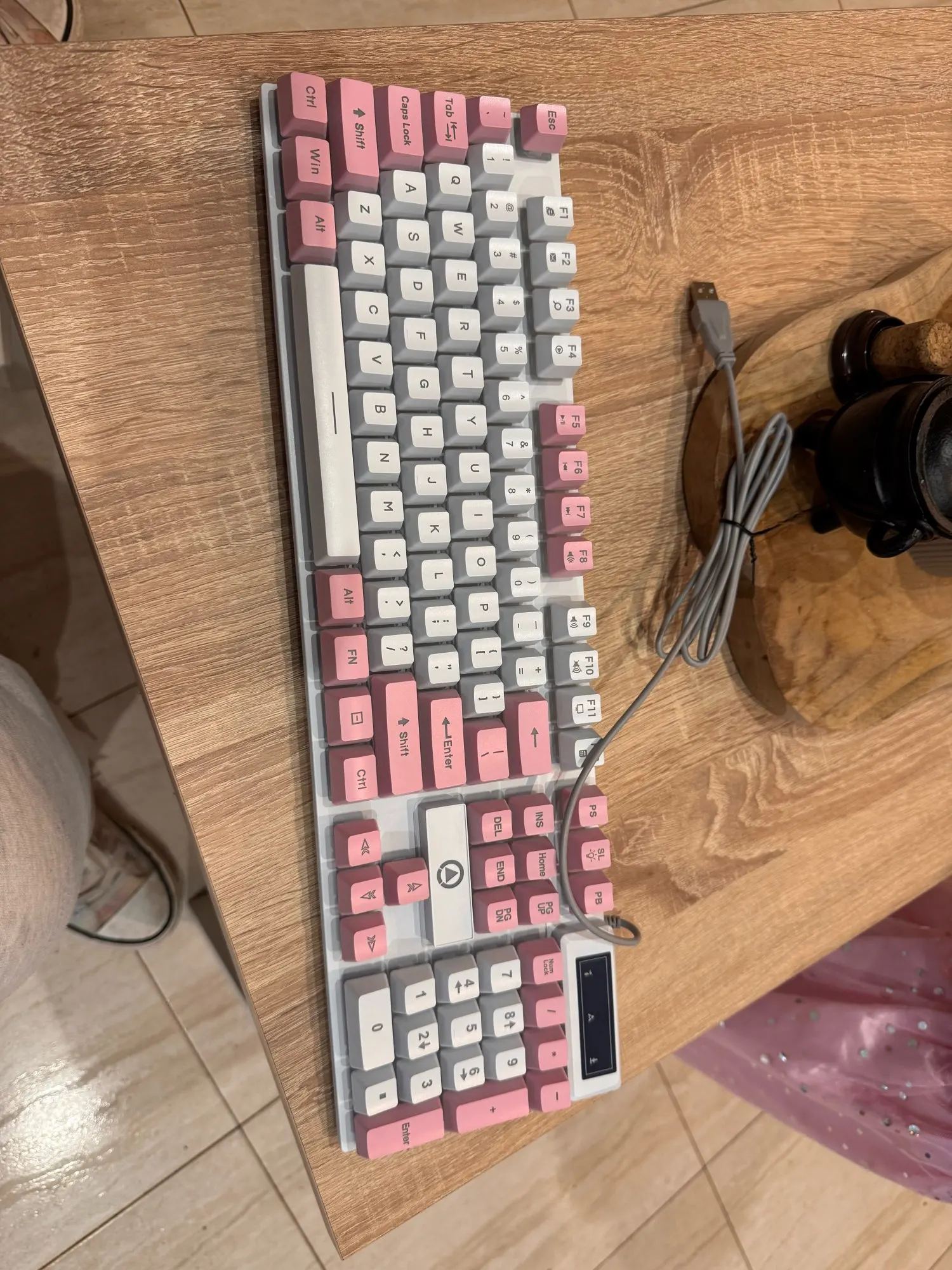 K500 Pink Keyboard Mixed Color White Pink Keycaps 104 Keys Wired Gaming Keyboard for Laptop PC photo review