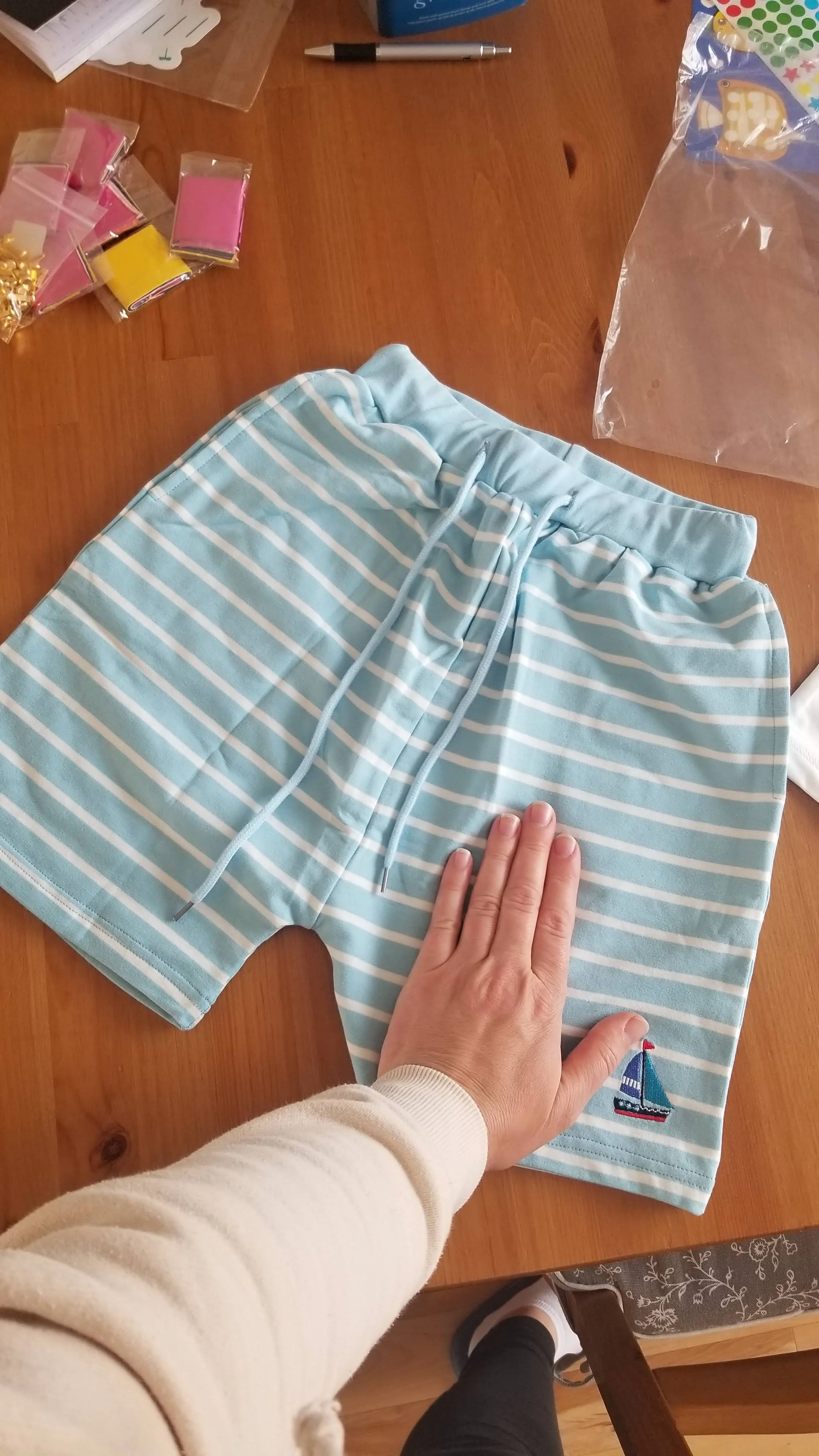 Boys White Boat Sailing Print T-shirt and Striped Shorts Clothing Set – 2-7 Years photo review