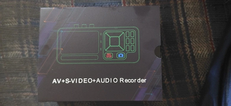 UNISHEEN UR230A Analog CVBS RCA SVideo Camera USB Tape VCR VHS Capture Card Box MP3 Video Recoder photo review