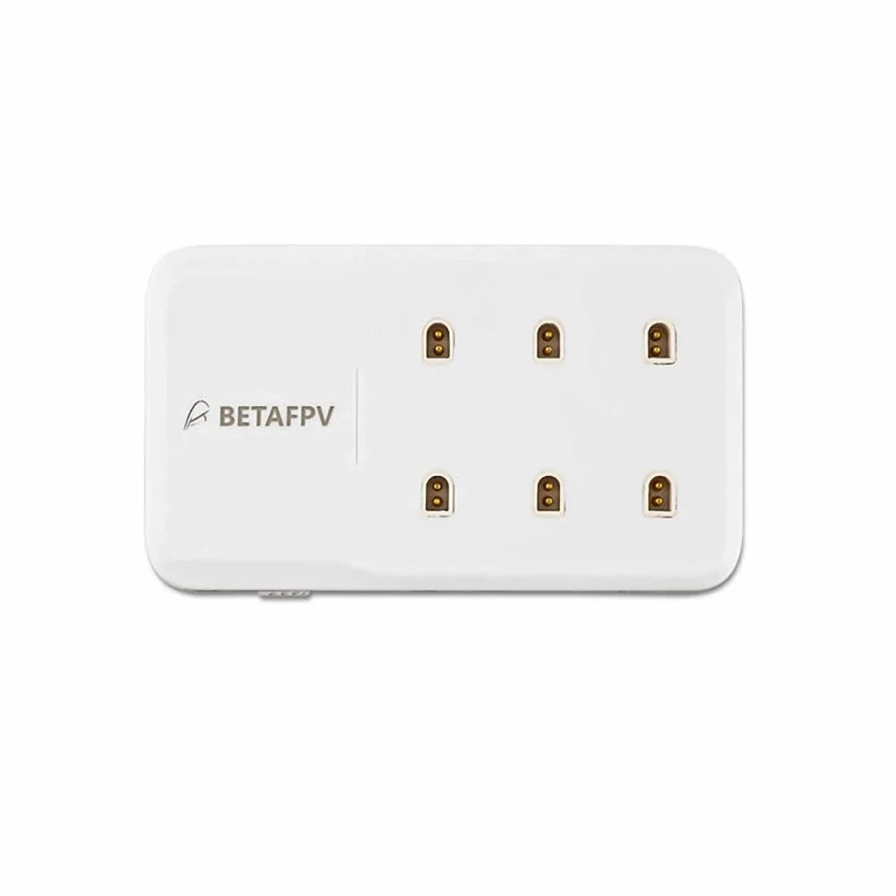 Face avant du chargeur 6 ports BetaFPV montrant les indicateurs lumineux et le logo BetaFPV.