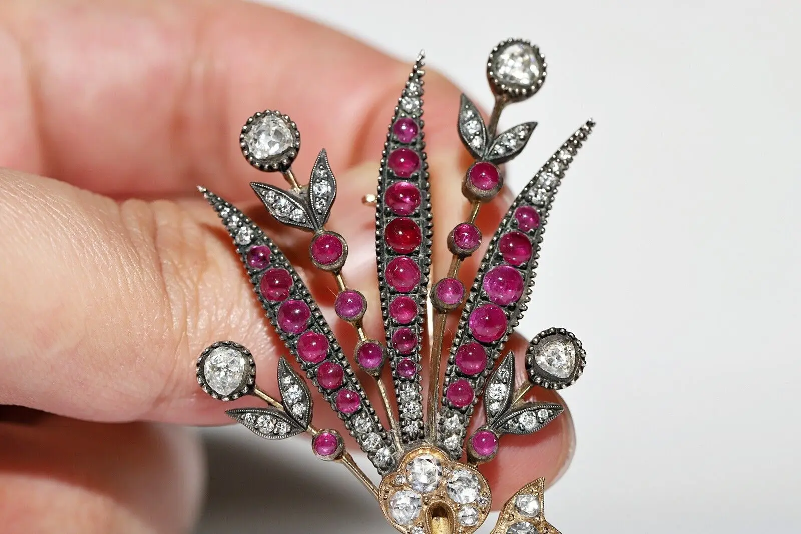 Рисунок 2 - Винтажная оригинальная брошь из