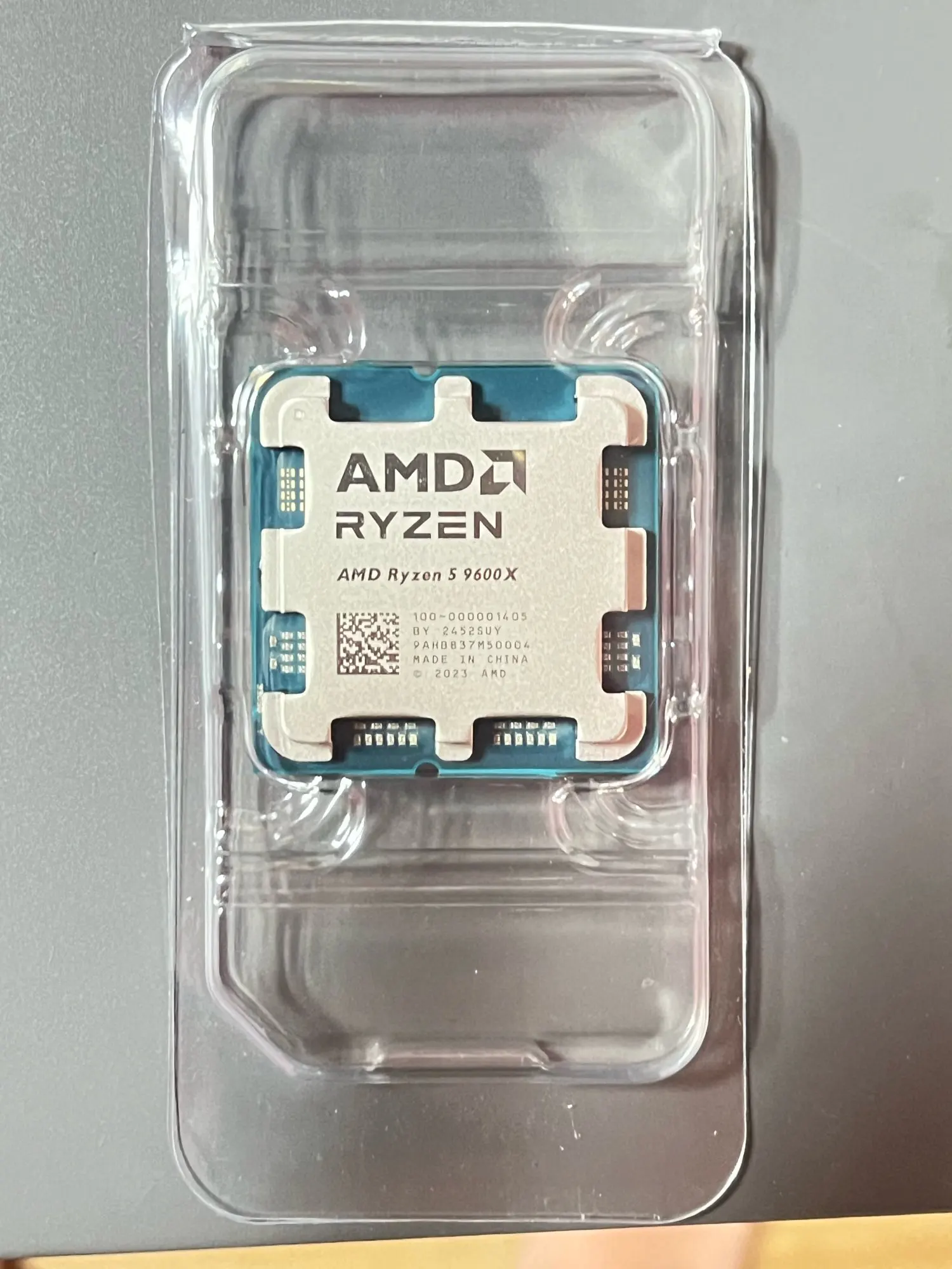 【中古】AMD Ryzen 5 9600X CPU Amazon.com: AMD Ryzen™ 5 9600X 6-Core, 12-Thread Unlocked Desktop