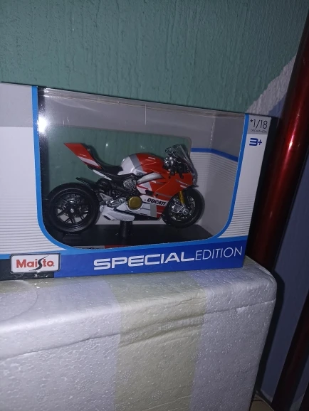Maisto Ducati Panigale V4 S Corse 1:18 Scale Alloy Motorcycle Diecast Model Collectible Grade Gift Toy photo review