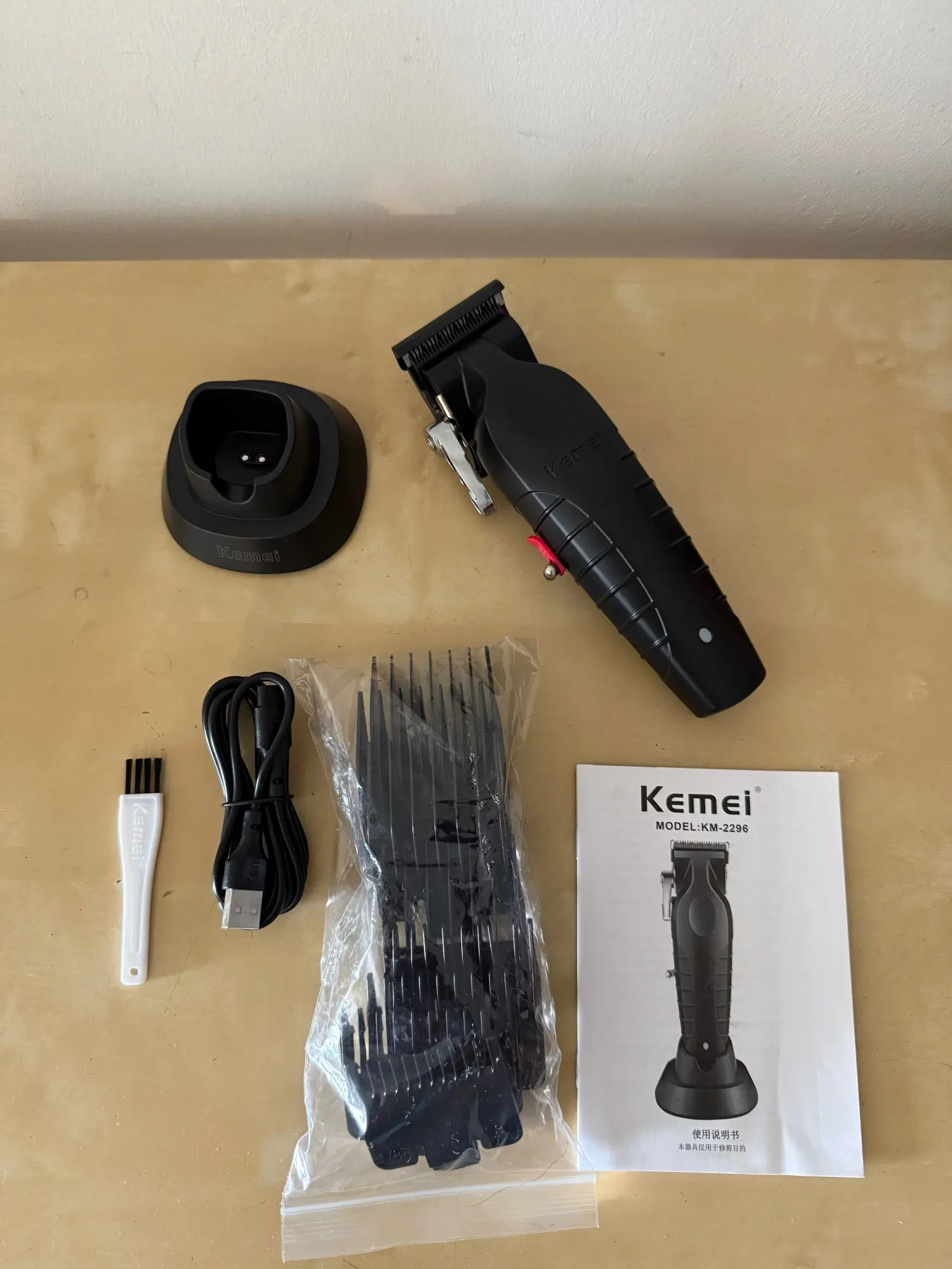 Kemei KM-2296 KM-2299 KM-1102 Kit de cortadora de pelo Afeitadora eléctrica para hombres Máquina cortadora de pelo Máquina para cortar cabello profesional photo review