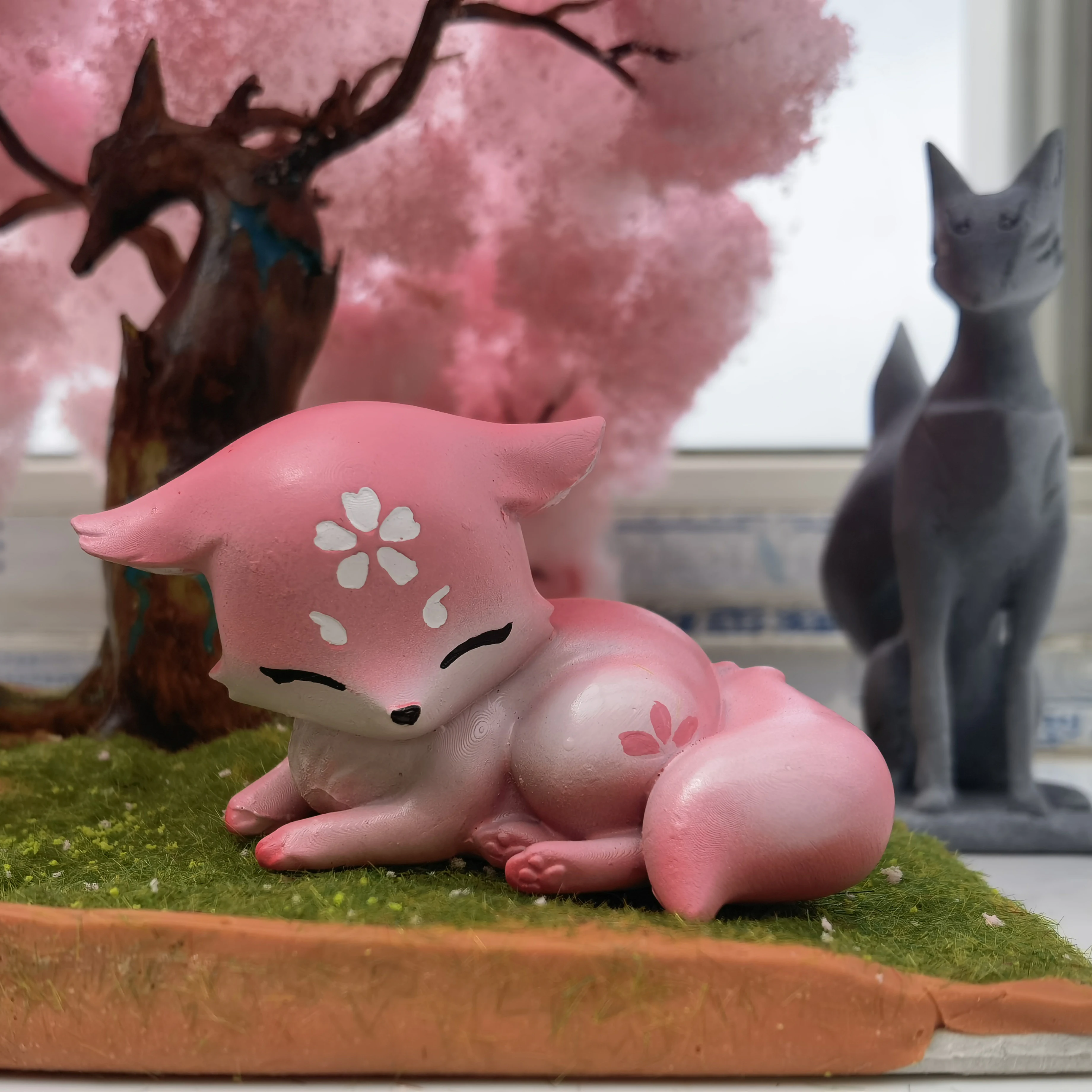 Action Figures Toys Anime Ornament Yae Miko Fox Kawaii Resin Doll Anime Gorou Dog Figurine Cosplay Props Home Decoration Gifts Collection