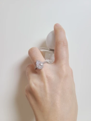 Water Drop Design Dam Ring Micro Paved Crystal Zircon Elegant Bröllopsförlovningsring för bröllopssmycken för älskare