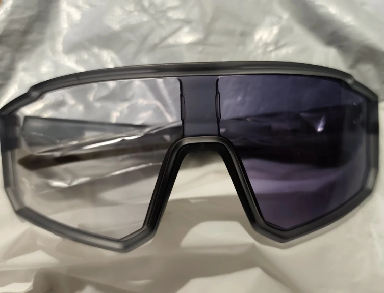 Photochromic Sunglasses for MTB Cycling: Adaptive UV Comfort photo review