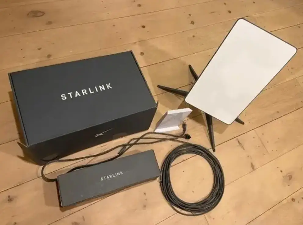 L*i様 【ケース付】スターリンク スタンダードキット V2、ルーター2つ セッ スターリンク スタンダードキット + 通信費2か月分クレジット