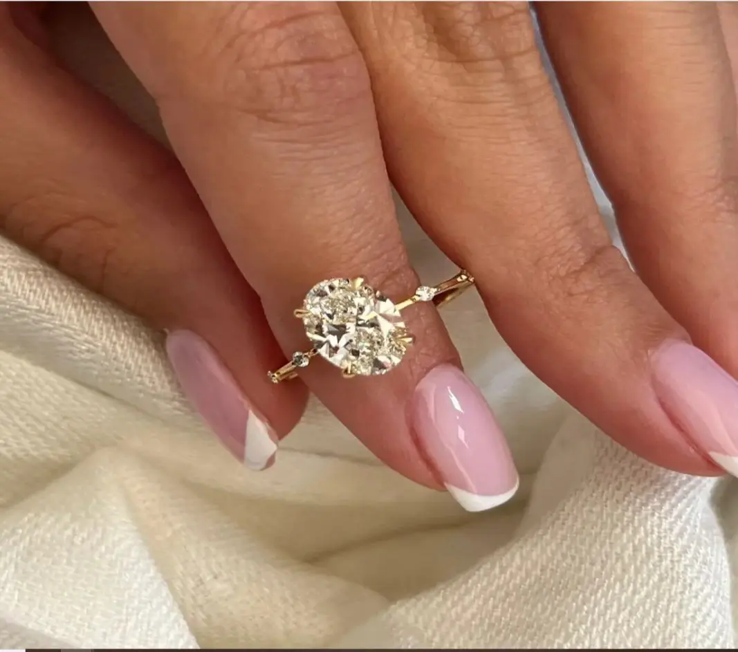 Рисунок 6 - Обручальное кольцо с овальным бриллиантом 2 карата