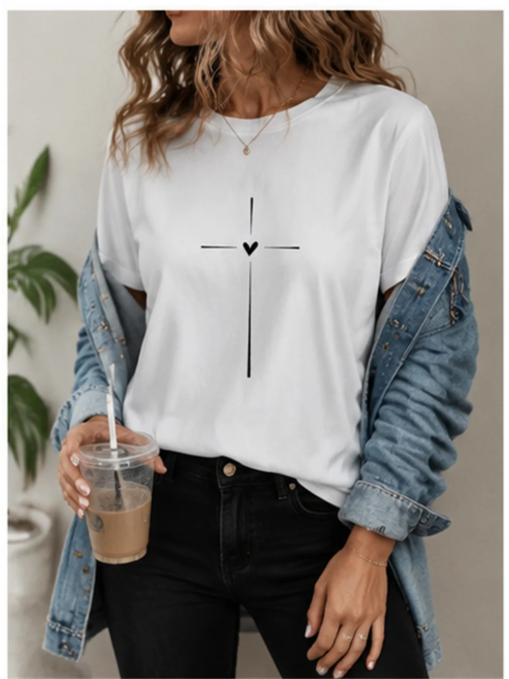 T-shirt sportiva casual da donna, girocollo, semplice, artistica, con design a croce e cuore, estetica artistica - immagine 2