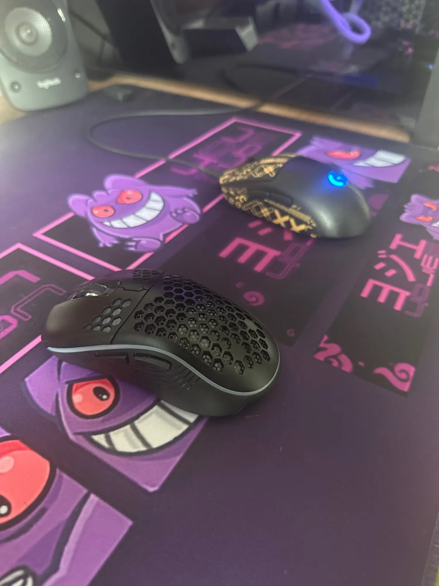 Ratón inalámbrico de carga con iluminación RGB de 2,4G, ratón para juegos con diseño de panal ergonómico de DPI ajustable para ordenador portátil de escritorio photo review