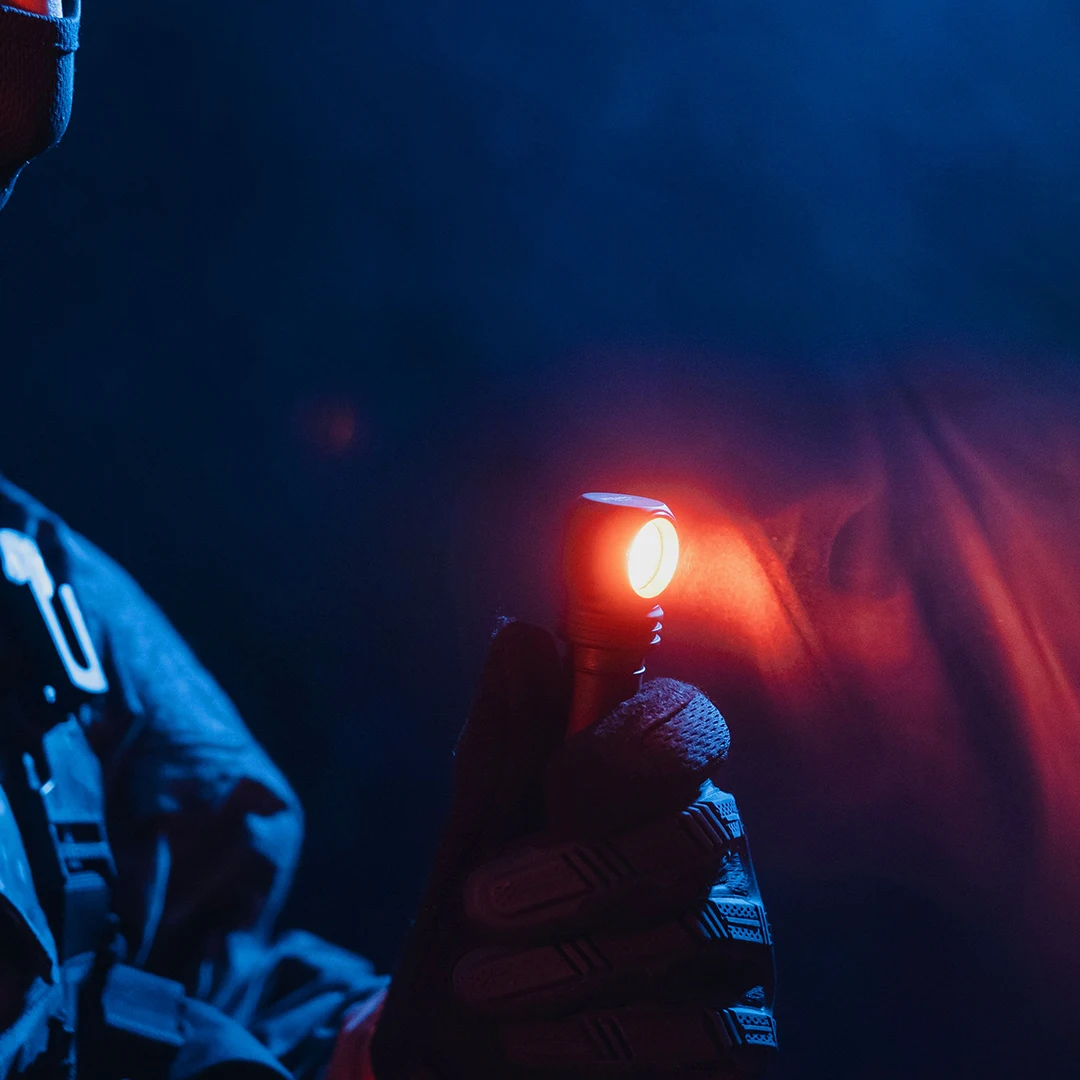 Armytek Wizard C2 WRヘッドランプ 懐中電灯 フラッシュライト Wizard C2 WR Magnet USB Warm - Red & White Light | Armytek.com