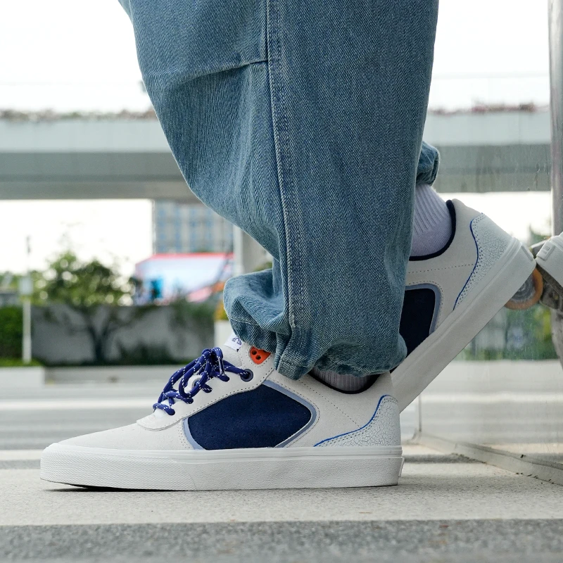 Suede skateboarding shoe shock Professional sneaker Casual Street shoe Joiints