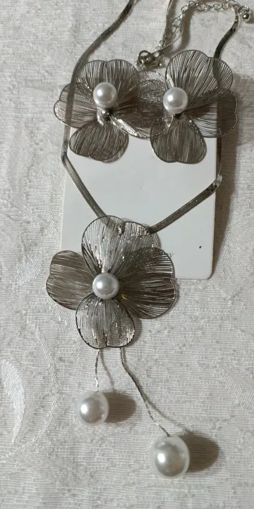 Pearl Pendant Flower Petal Jewelry Set - Snake Chain Choker & Earrings | Whaau photo review