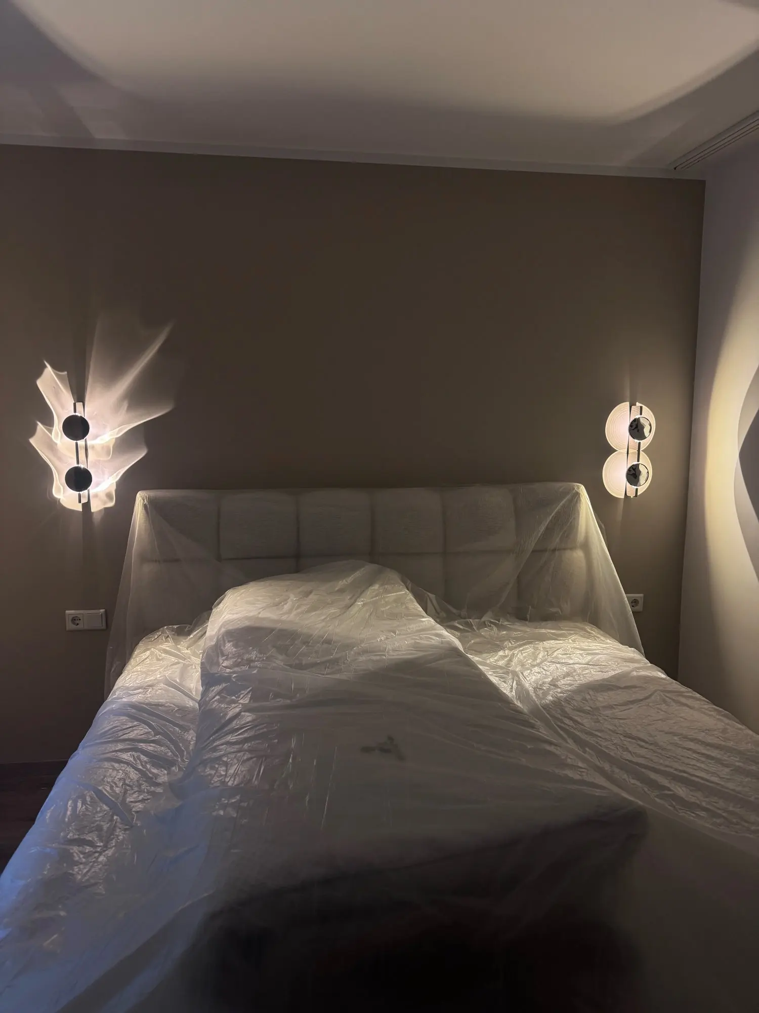 Mido Made Home | AuraLux™ Moderne skulpturale Wandleuchte aus Edelstahl