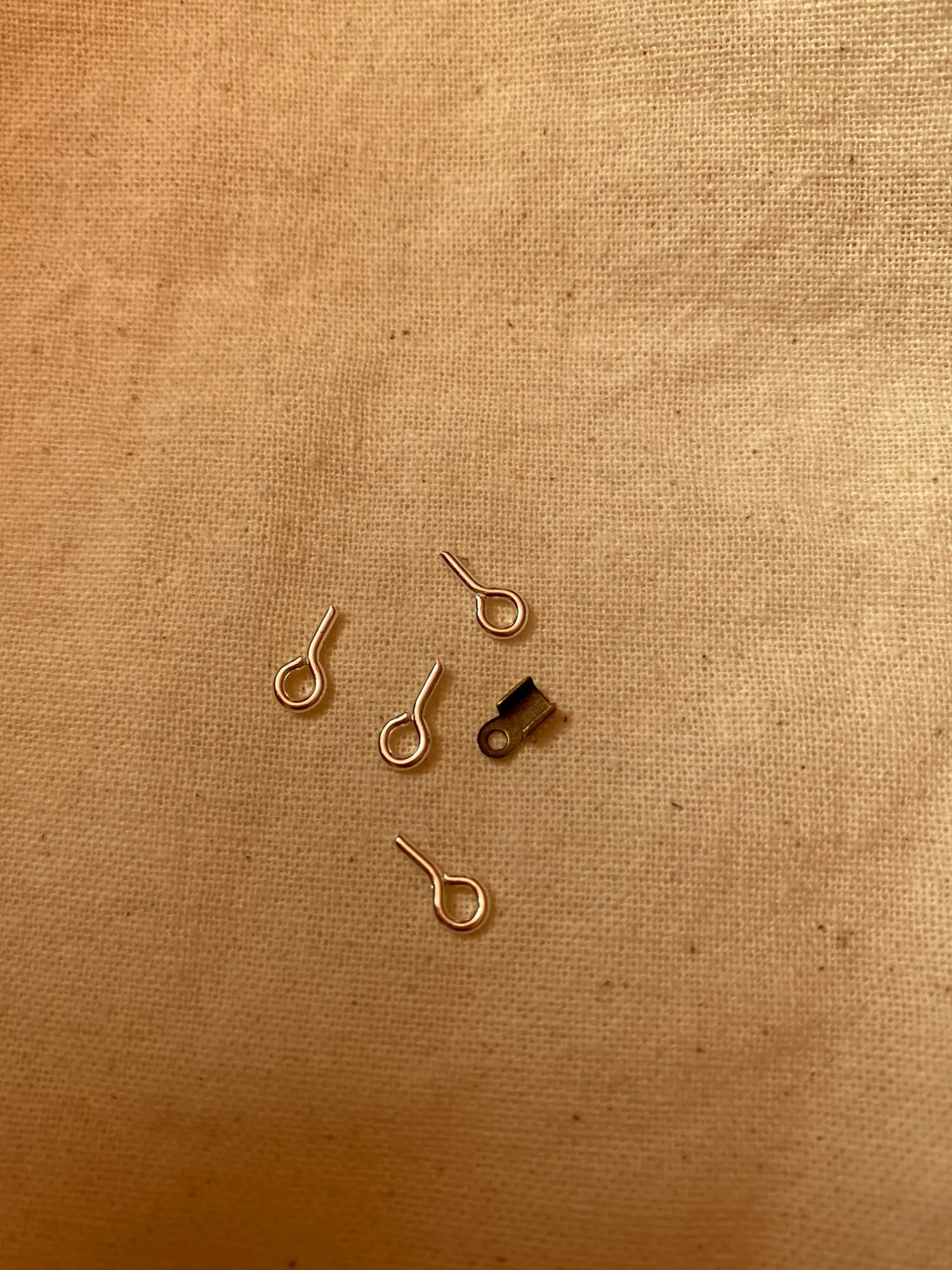 200pcs Small Tiny Mini Eye Pins Eyepins Hooks Eyelets Screw Threaded Gold Clasps Hooks Jewelry Findings For Making DIY