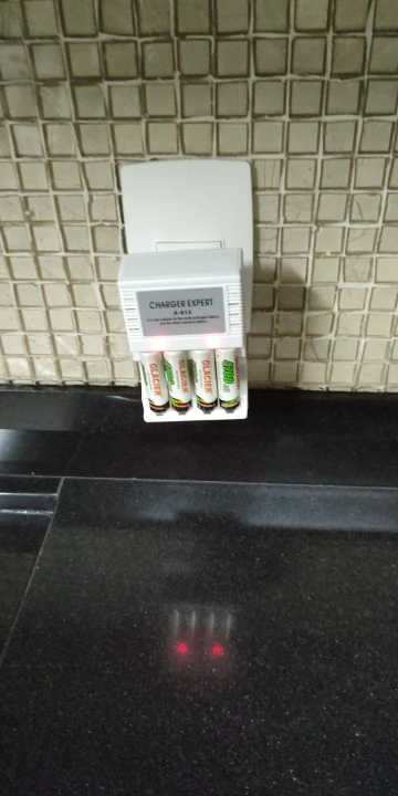 Kit Carregador De Pilhas E Pilhas Recarregáveis AA AAA - Neverdie Store photo review