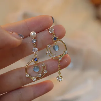 여성을 위한 절묘한 진주 달 비대칭 워터 드롭 귀걸이 한국 패션 나비 꽃 지르콘 귀걸이, 웨딩 쥬얼리