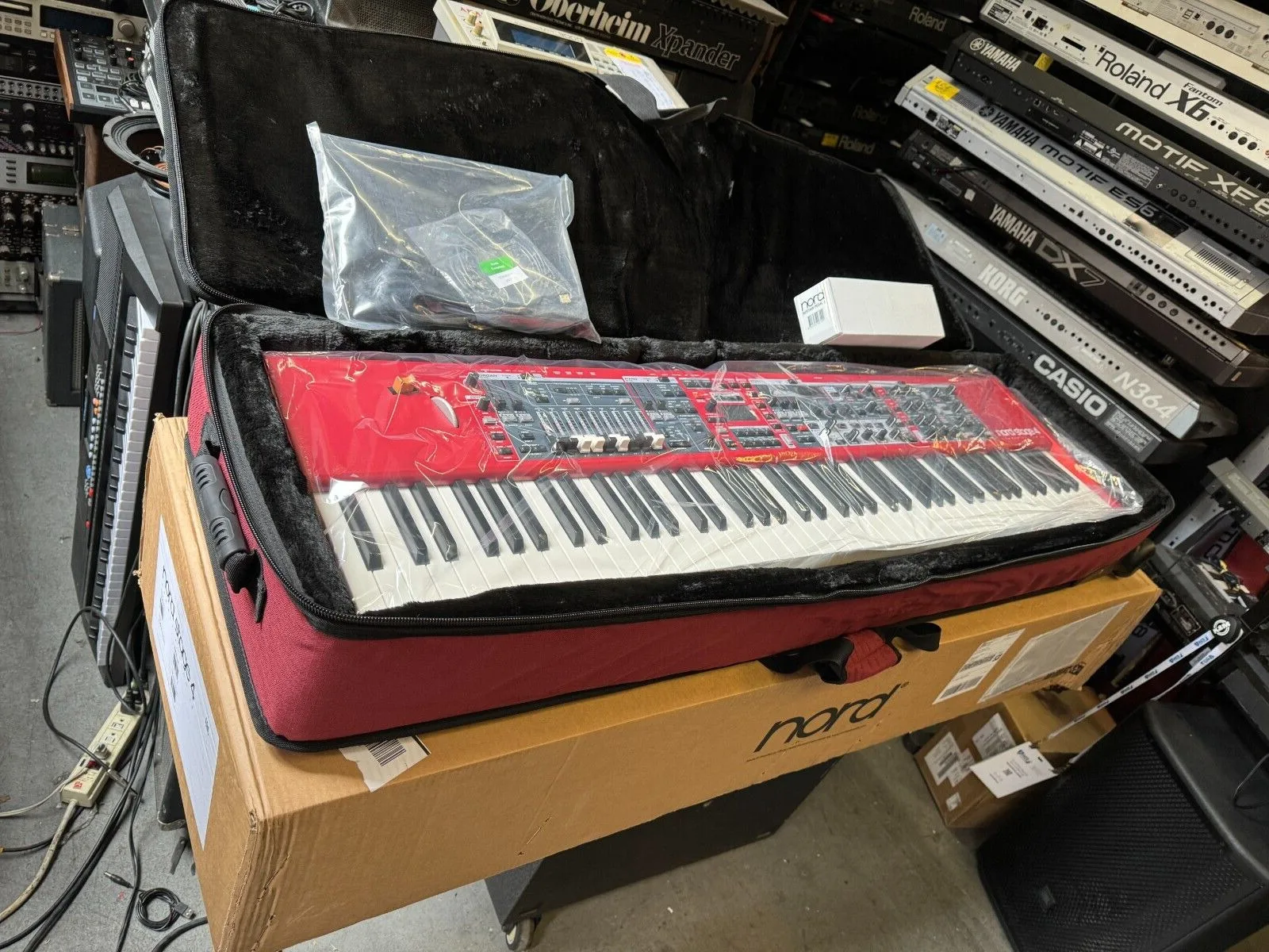 TOP ORIGINAL Stage 4 88 key w/GB88 bag, weighted keyboard Piano/Synth/Organ ARMENS