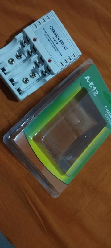 Kit Carregador De Pilhas E Pilhas Recarregáveis AA AAA - Neverdie Store photo review