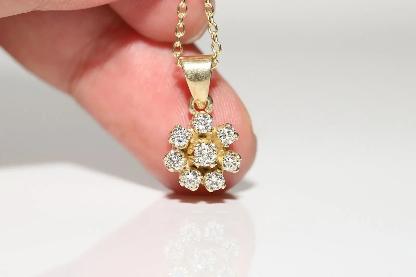 

VINTAGE 1980S 14K GOLD NATURAL DIAMOND DECORATED PRETTY NECKLACE