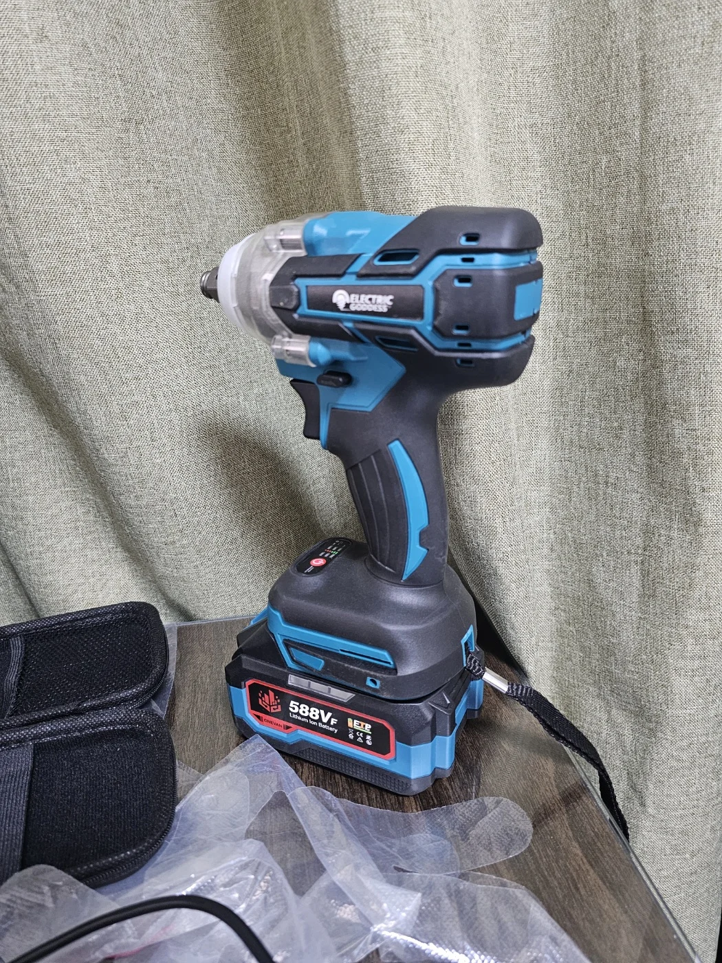 TW285 520N.m Cordless Electric Impact Wrench - Brushless Power Tool for Makita 18V Battery photo review