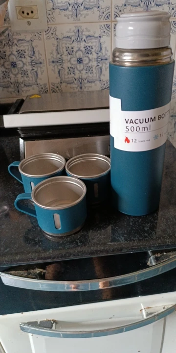 Kit Garrafa Térmica Conjunto Frasco A Vácuo 500ml Com 3 Xícaras photo review