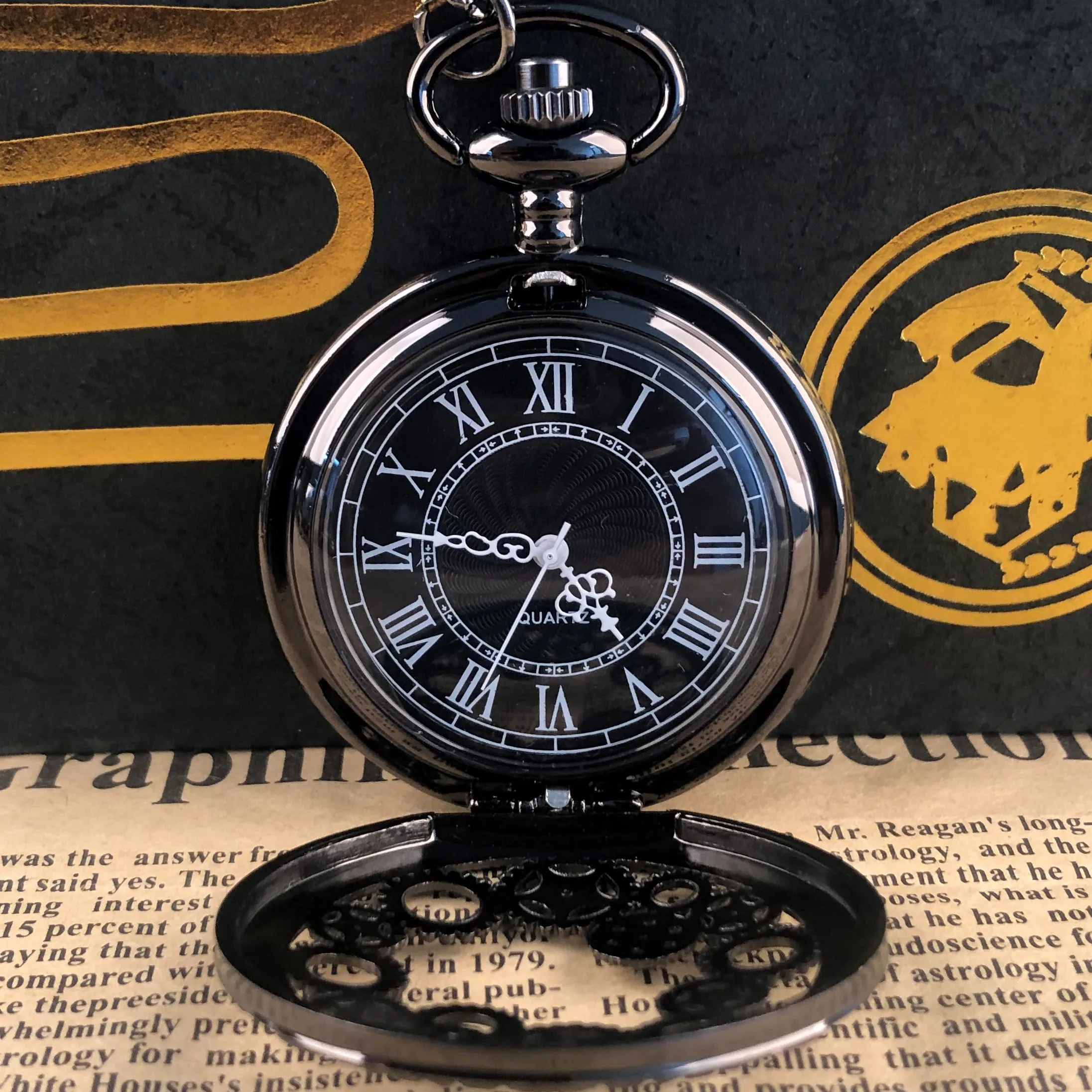 Рисунок 2 - Винтажные карманные часы с бронзовым полым механизмом