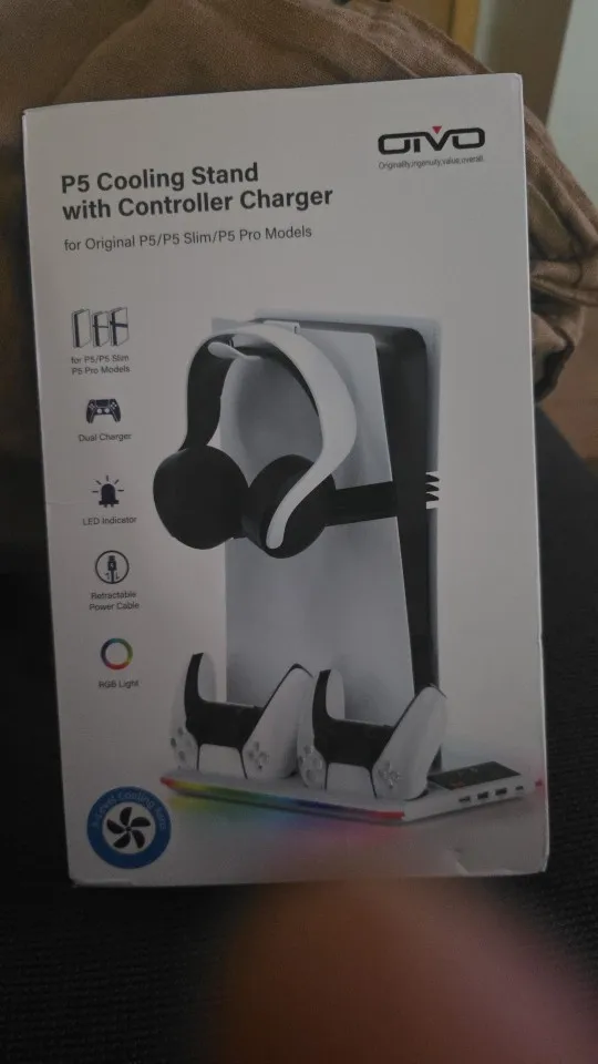 Soporte para PS5/PS5 Slim/PS5 Pro con gancho para auriculares, soporte de refrigeración y estación de carga de controlador para PS5 con ventilador de refrigeración de 3 niveles photo review