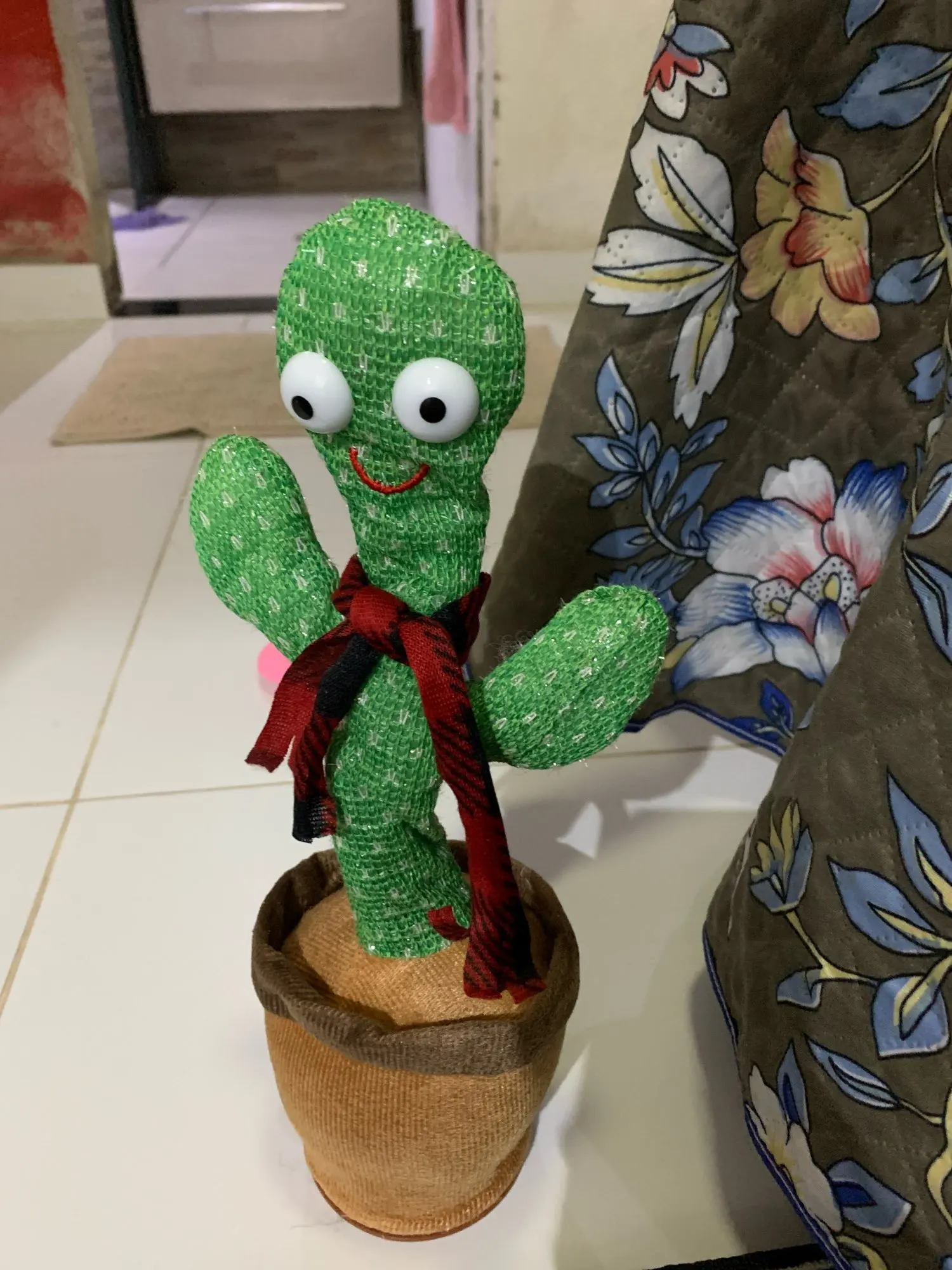 Kit 1/2 Cacto Dançante e Falante Interativo Recarregavel Reproduz Voz, Música, Dança, Luzes, Pelúcia Boneco Brinquedo+cabo photo review