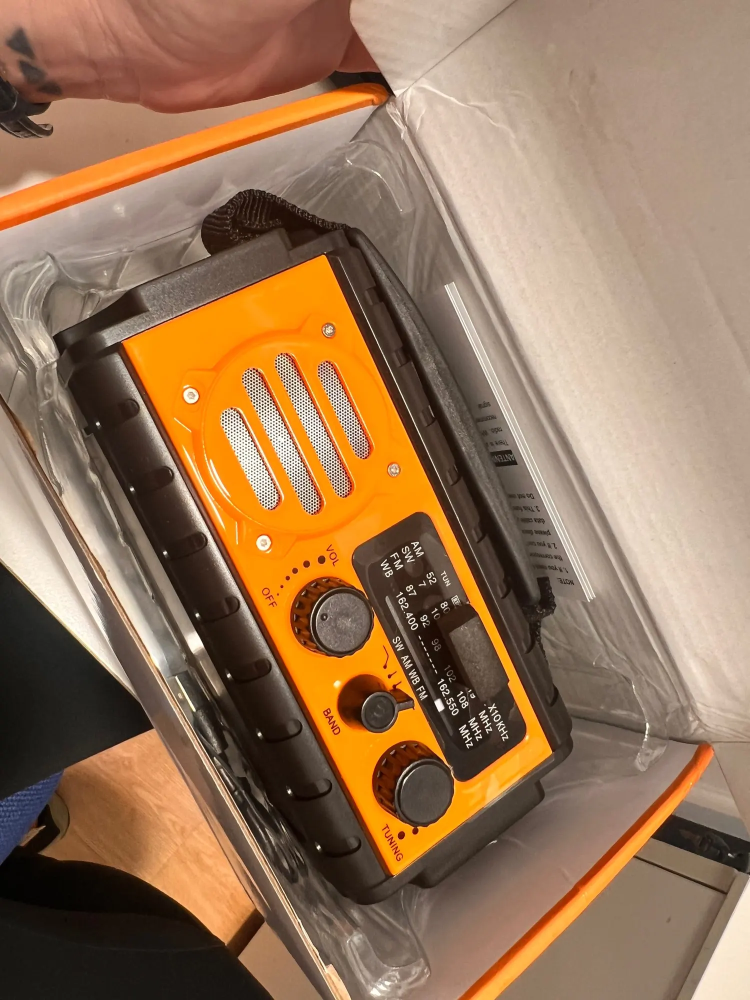 Woopker Emergency Radio 20000mAh XSY-350 FM Radio AM/WB/NOAA Weather Dual USB Rechargeable Solar SOS Alarm Power Bank Flashlight photo review