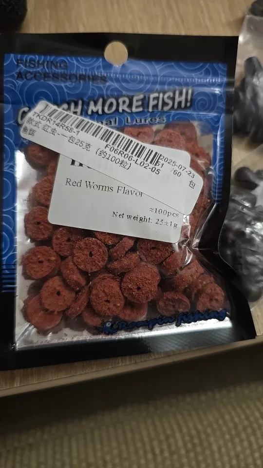 25g 100pcs Red Carp Fishing Hollow Bait Grass Carp Baits Fishing Baits Lure Formula Insect Particle Boilie Pellets Hook Up photo review