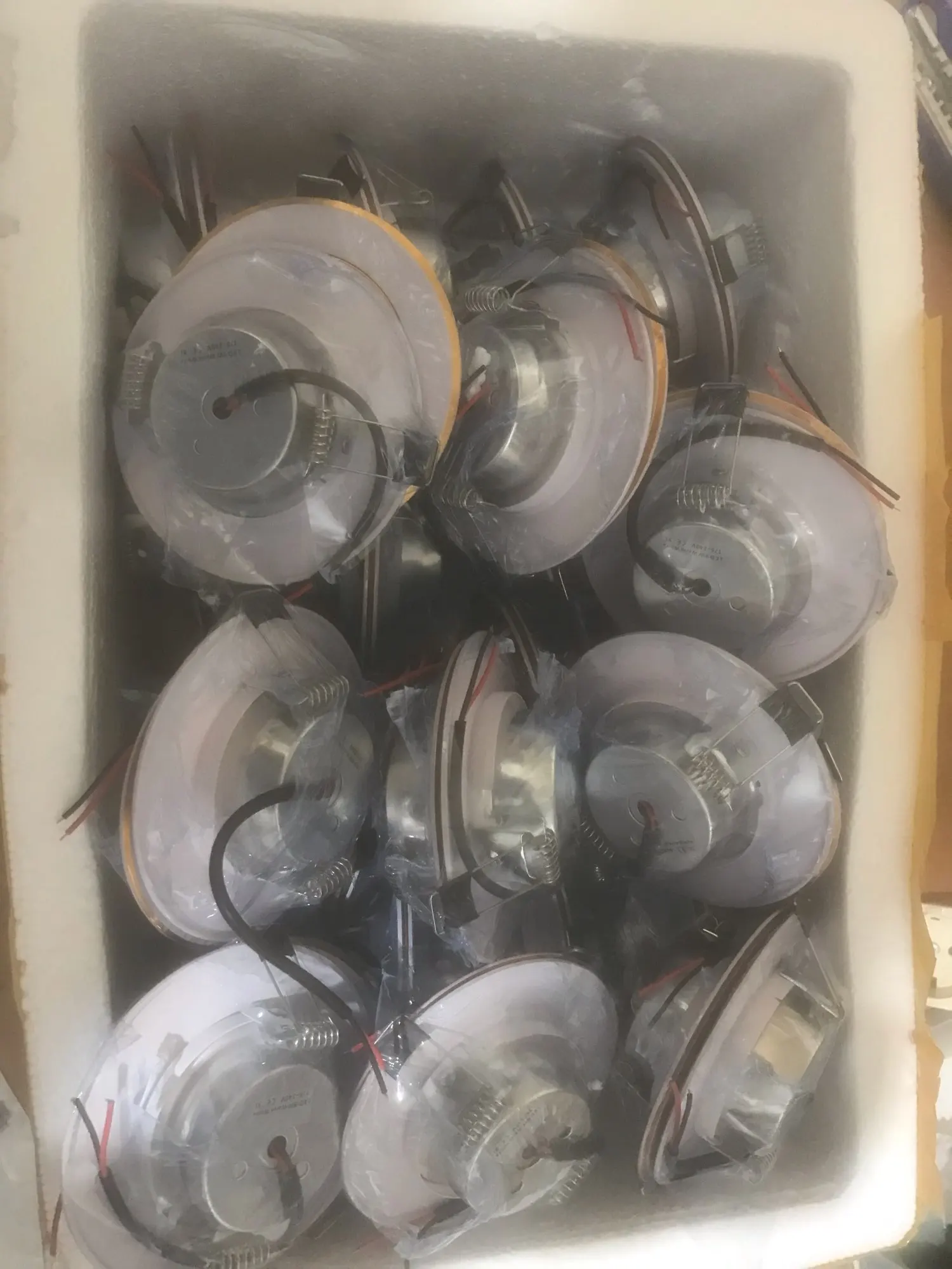 10 pièces/lot Led Downlight 220v plafonnier 5W 9W 12W plafonnier encastré Led rond panneau lumineux 15W 18W projecteur éclairage intérieur photo review