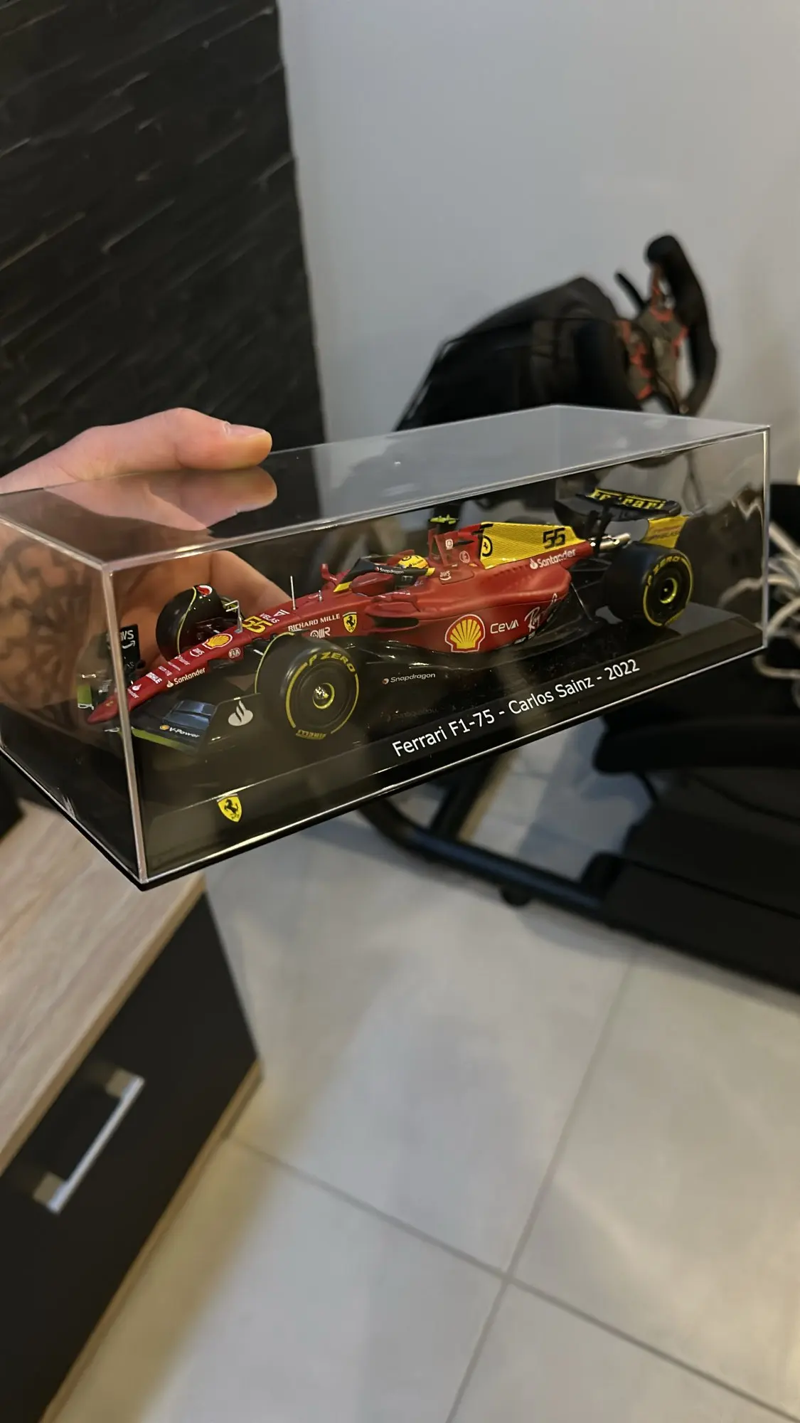 Bburago 1:24 Limited Edition 75th F1-75 Replica, F1 2022 Car Model with Showcase Helmet, Scale Ferrari Formula 1 Miniature Toy photo review