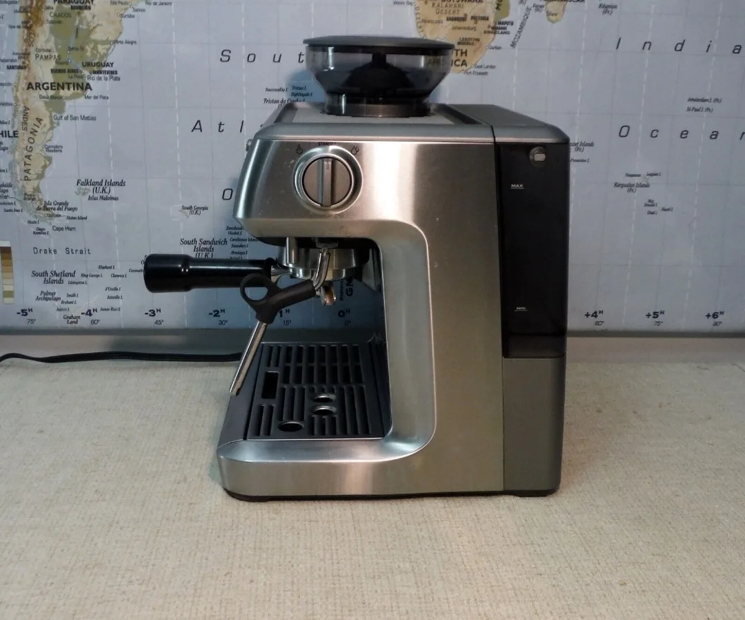 Brevilles Barista Express Impress Espresso Machine, 2 Liters, Brushed Stainless Steel 6