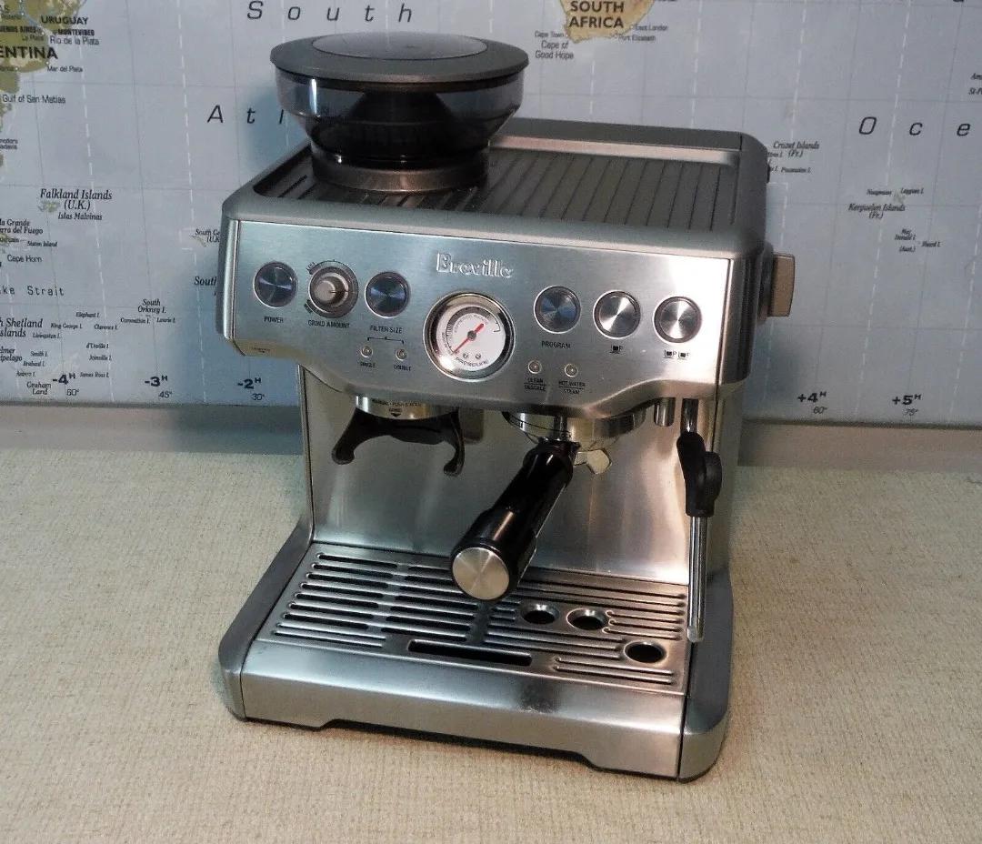 Brevilles Barista Express Impress Espresso Machine, 2 Liters, Brushed Stainless Steel 3