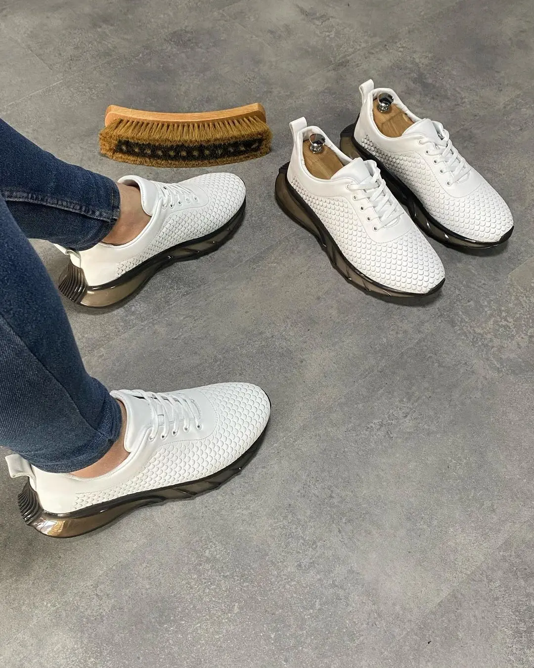 

Мужские кроссовки из натуральной кожи с особым узором, новая коллекция 2023