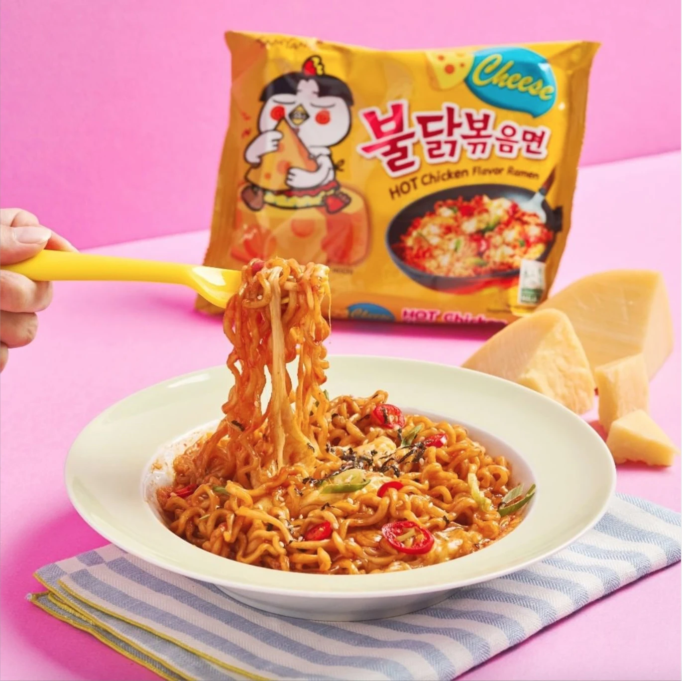 Lote 5 Ramen Coreano y 2 Palillos de Bambú WikiMark. Incluye Samyang Noodles Carbonara, Samyang Cheese, Samyang Hot Chicken, Samyang Hot Taste of