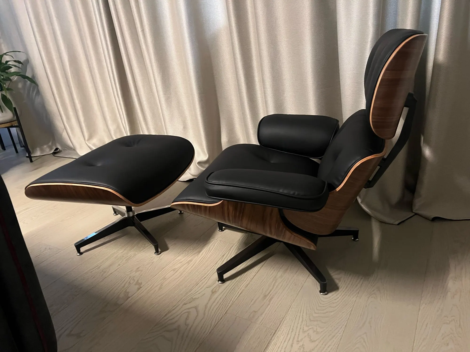 Daedalus Designs - Eames Mid-Century American Lounge Chair and Ottoman by Herman Miller | Genuine Leather | Walnut & Palisander Wood - Review