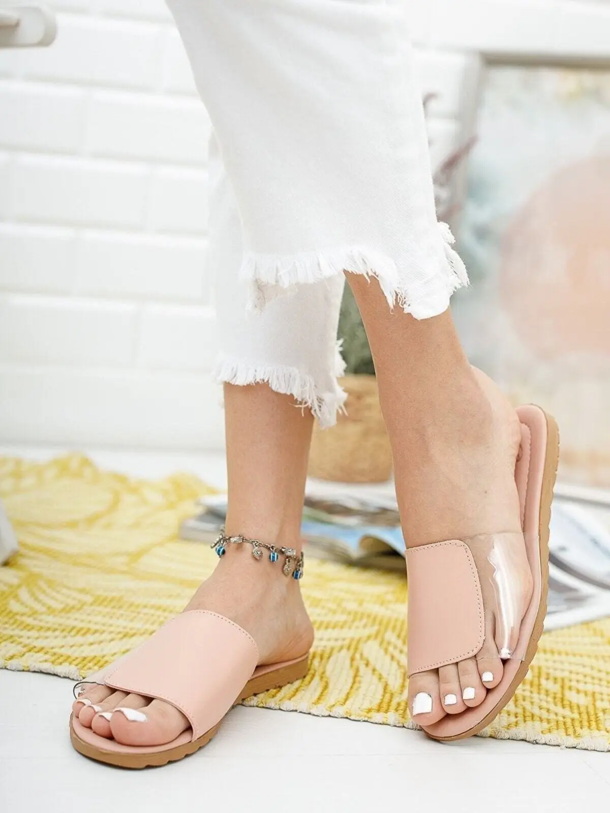 Women's Transparent Side Slippers Summer Ladies Flat Transparent Flip Flops Shoes Female Fashion Clip Toe Outdoor Thong Beach