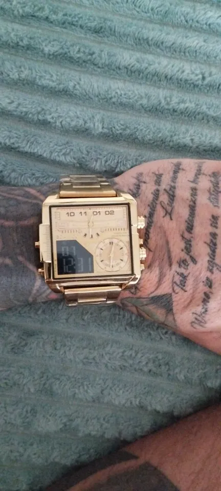 Relógio Premium Banhado a Ouro – Golden Winner photo review